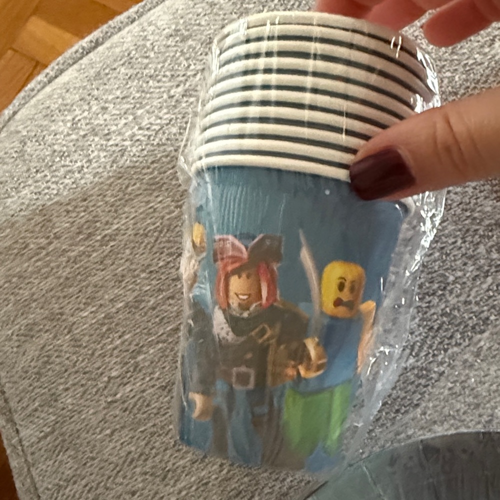 ROBLOX PARTY DECORATION - Picture 4 of 6